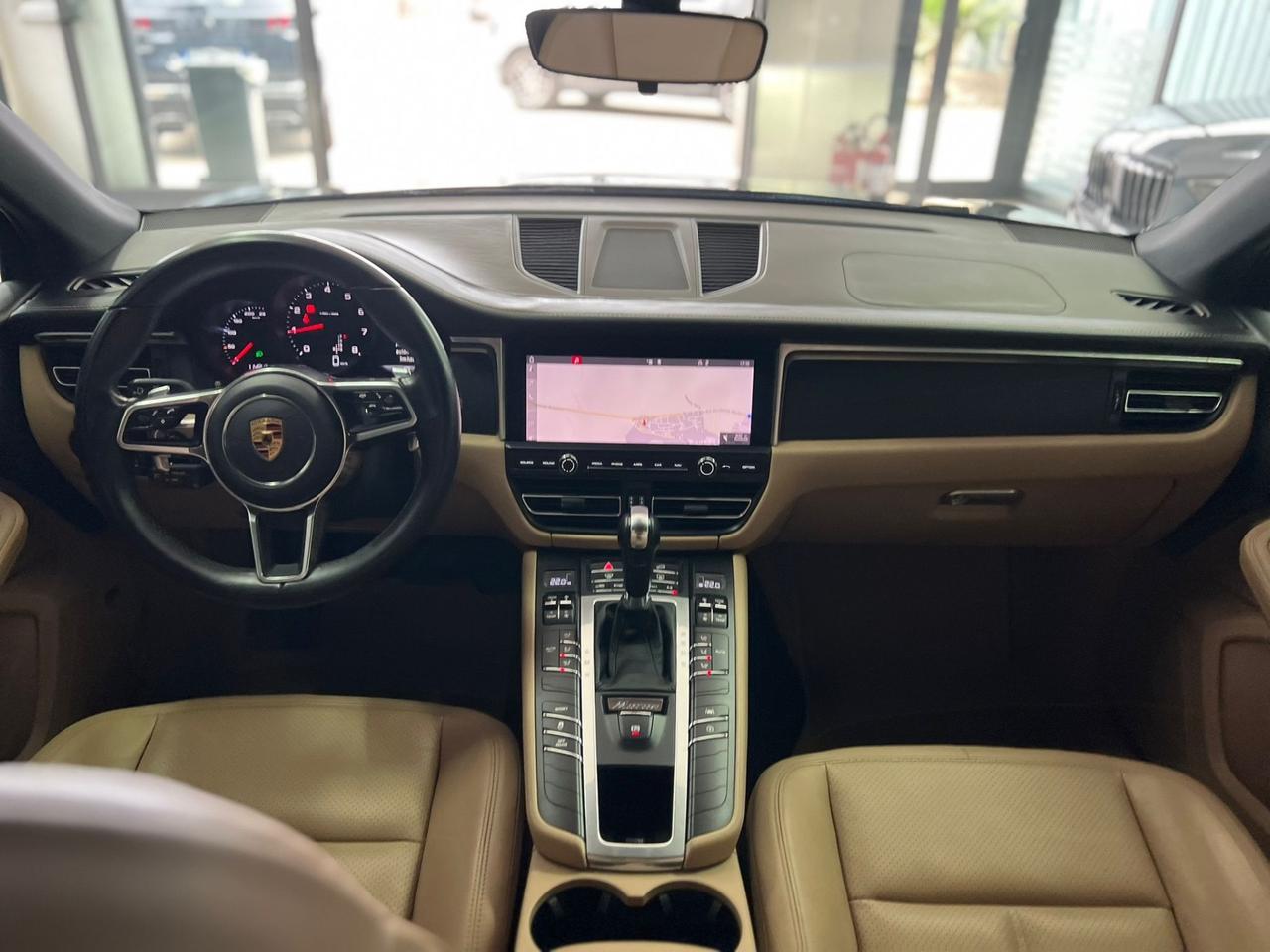 Porsche Macan 2.0 Iva esposta