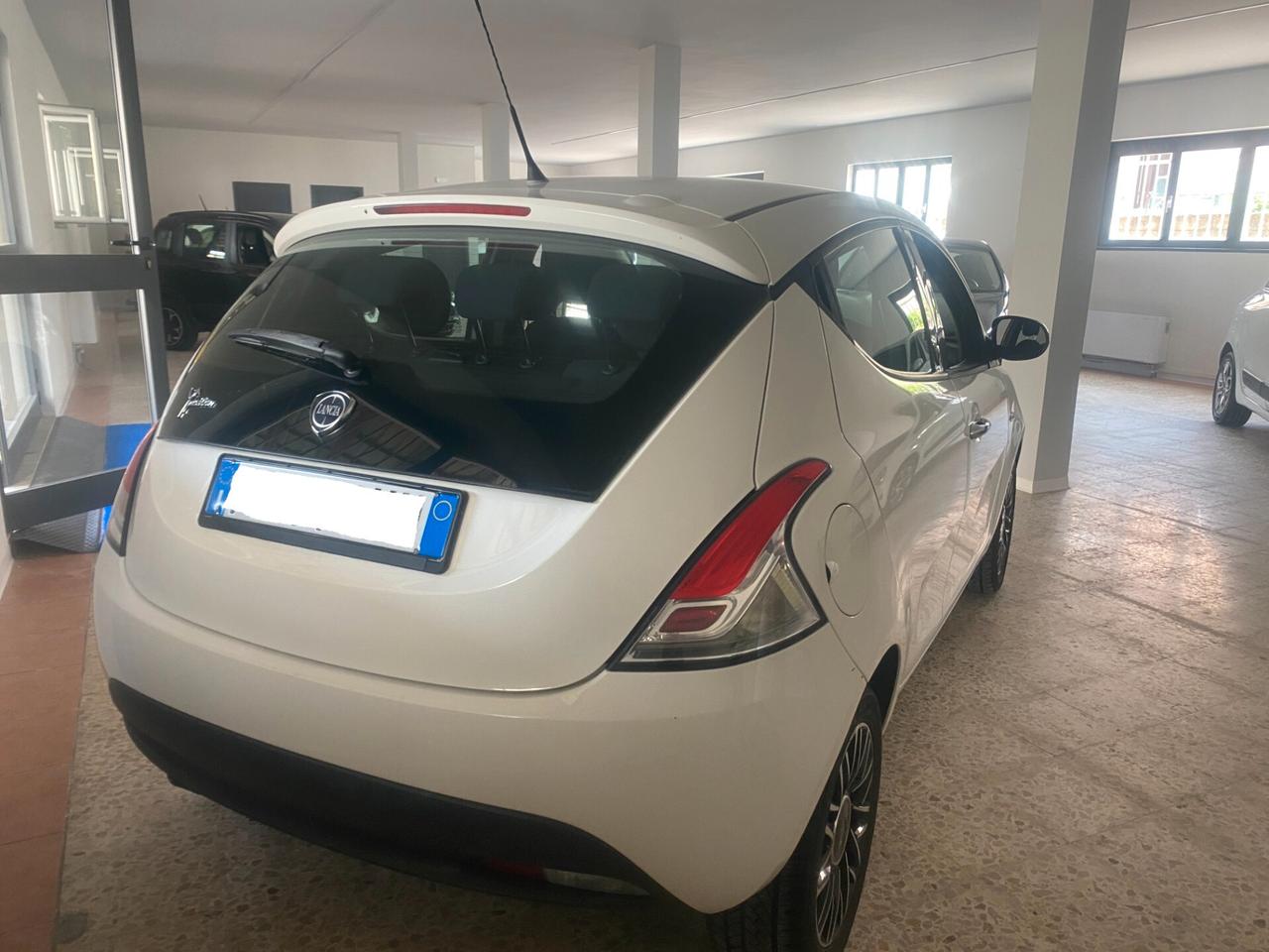 Lancia Ypsilon 1.2 69 CV 5 porte Platinum