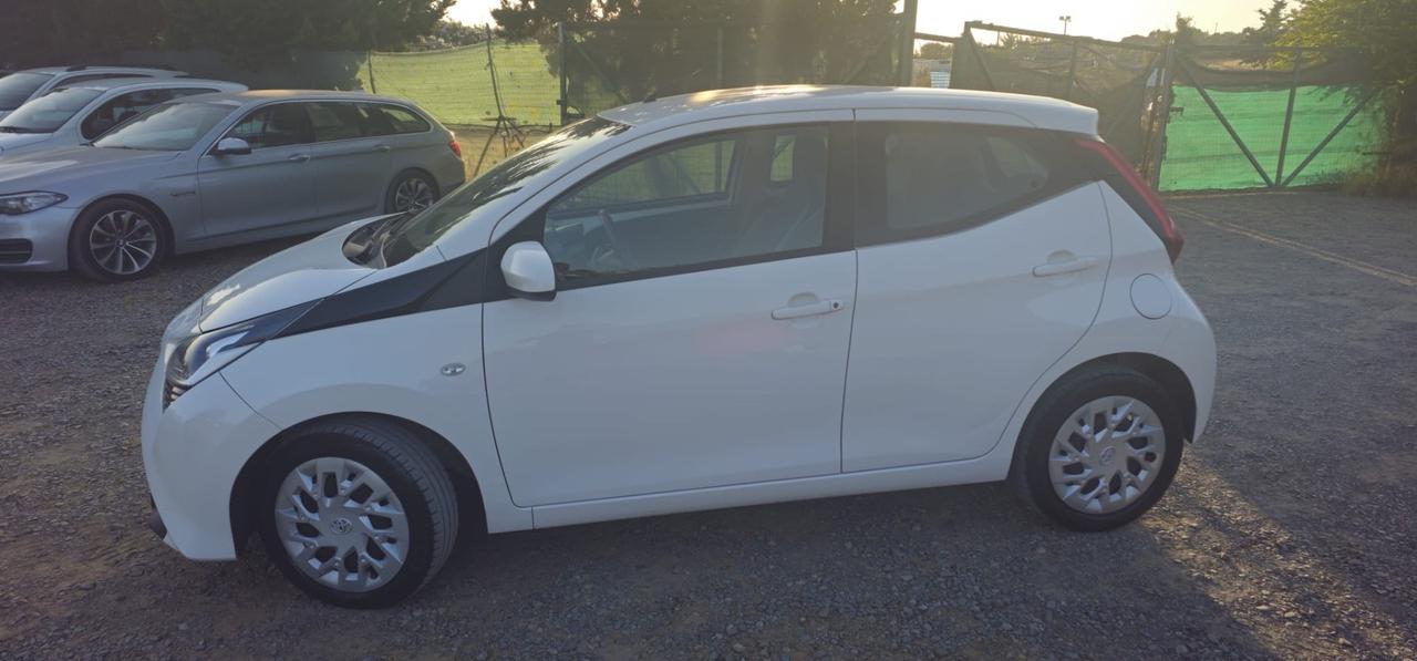 Toyota Aygo Connect 1.0 VVT-i 72 CV 5 porte x-clusiv