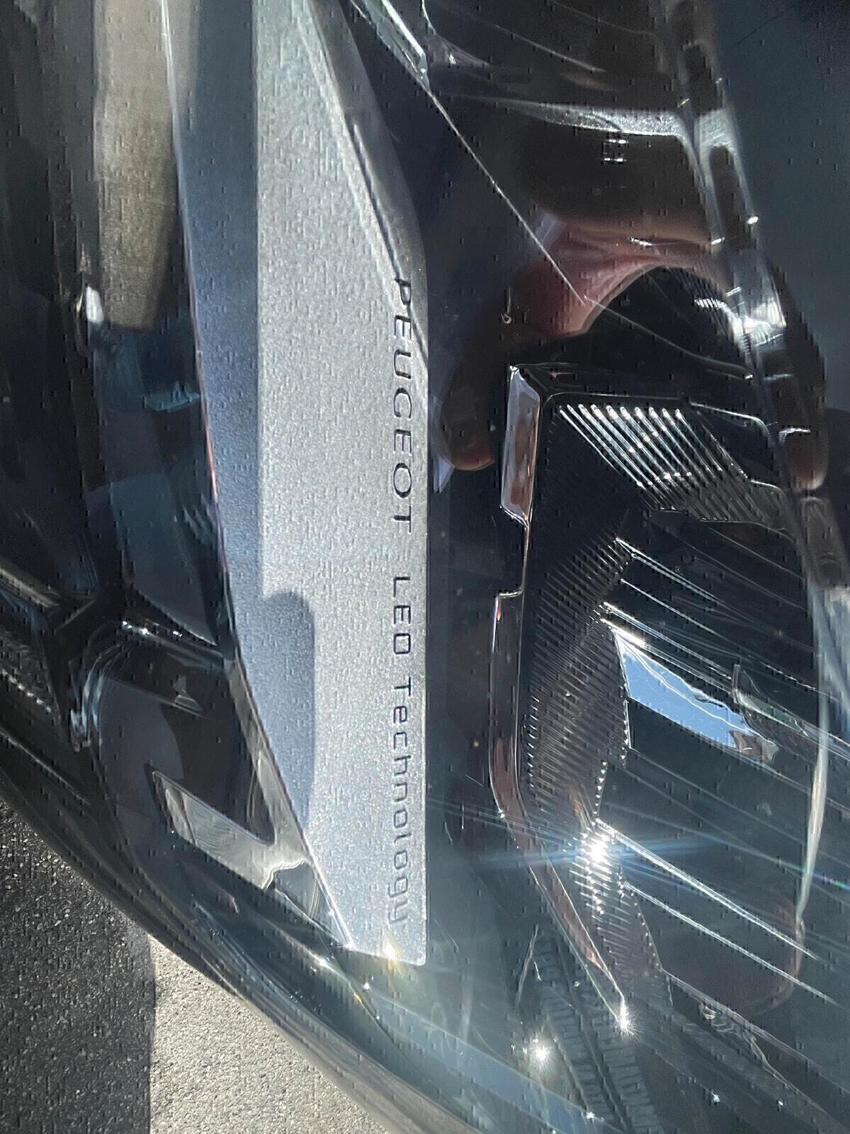 Peugeot 3008 Hybrid 225 e-EAT8 GT KM52000 FULL LED