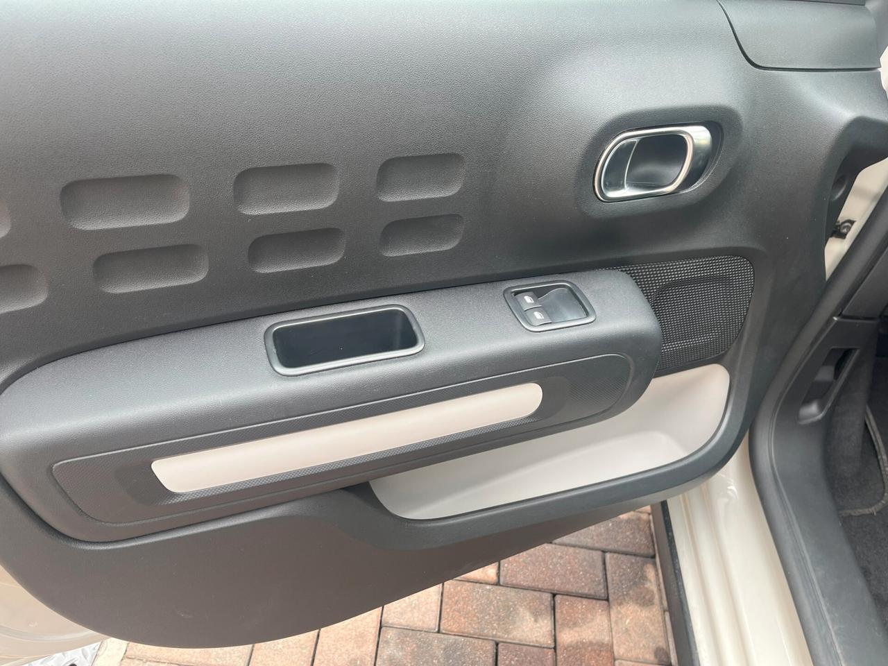 Citroen C3 PureTech 83 S&S Plus - Neopatentati - Navigatore Satellitare - Fari Led - Climatizzatore Automatico