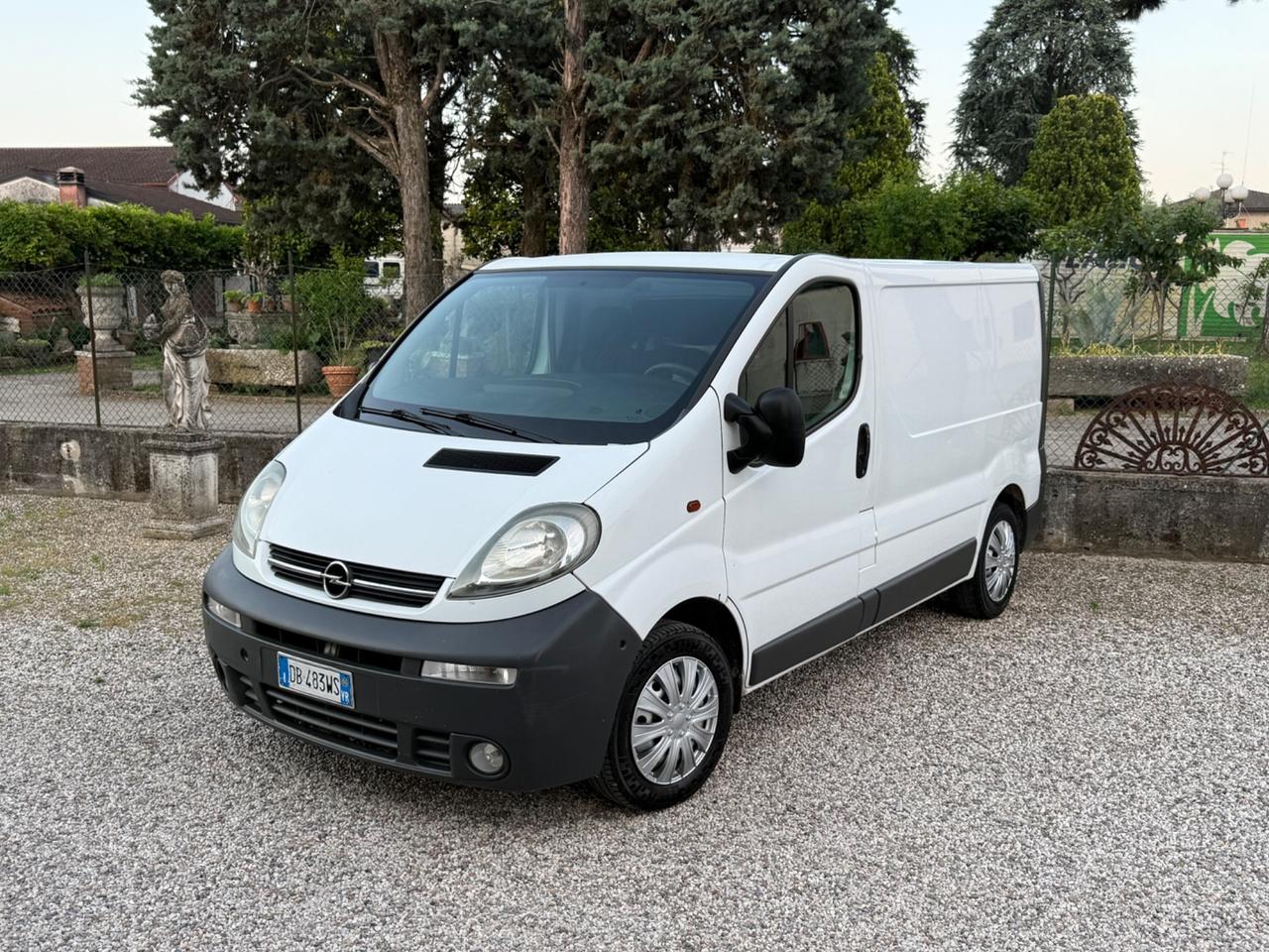 Opel Vivaro 27 2.0i 16V PC-TN Furgone