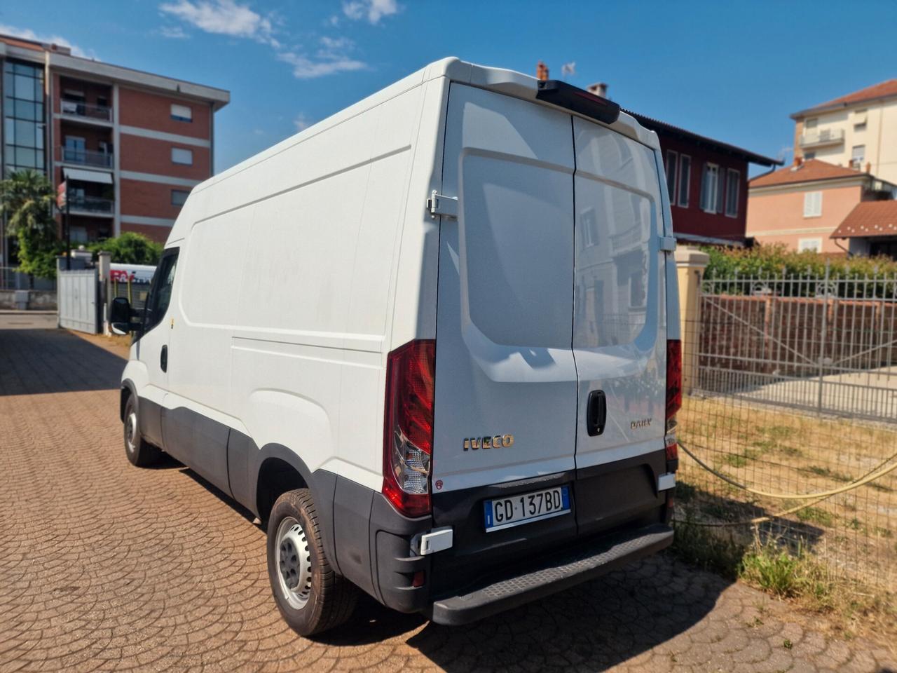 Iveco 35 12 TETTO ALTO PASSO MEDIO