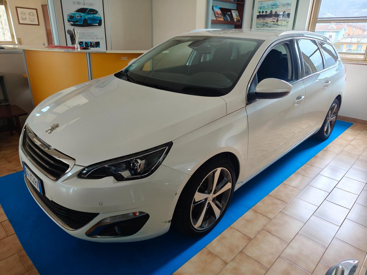 Peugeot 308 BlueHDi 120 S&S EAT6 SW Allure