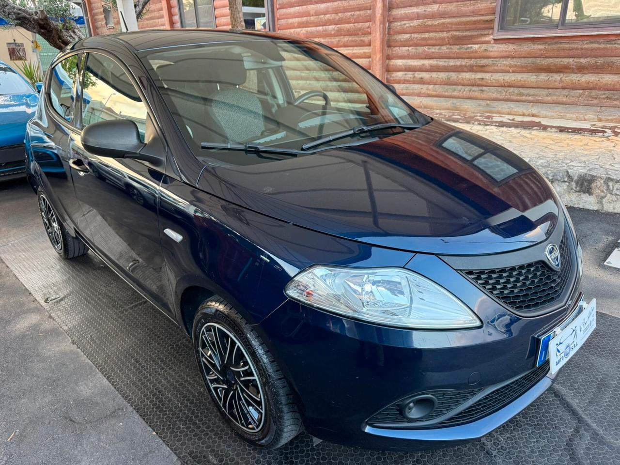 Lancia Ypsilon 1.0 FireFly 5 porte S&S Hybrid Ecochic Silver