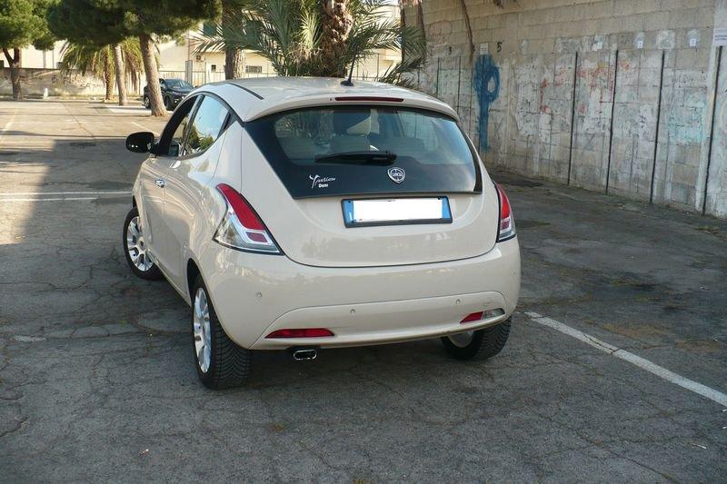 Lancia Ypsilon 1.2 69 CV 5 porte Silver