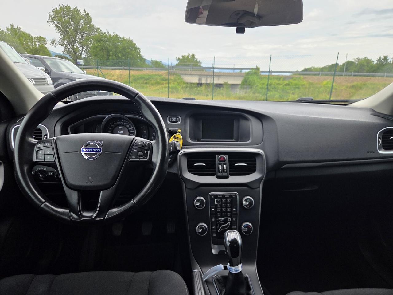 VOLVO V40 1.6 DIESEL DEL 2015 CON 130.000KM