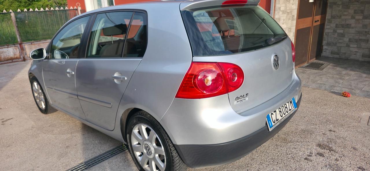 Volkswagen Golf 1.6 16V FSI 5p. Sportline