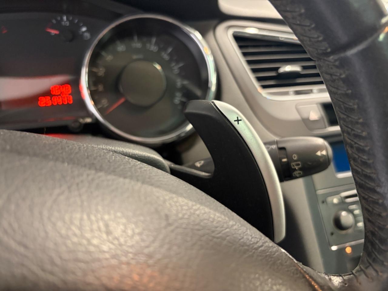 Peugeot 5008 1.6 HDi 112CV cambio robotizzato Tetto panoramico