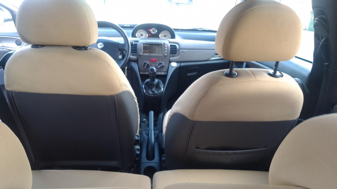 Lancia Ypsilon 1.3 Multijet navigatore neopatentati 05