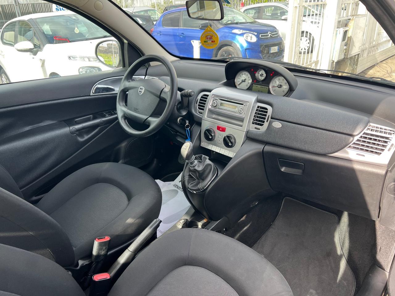 Lancia Ypsilon 1.2 69 CV Unyca