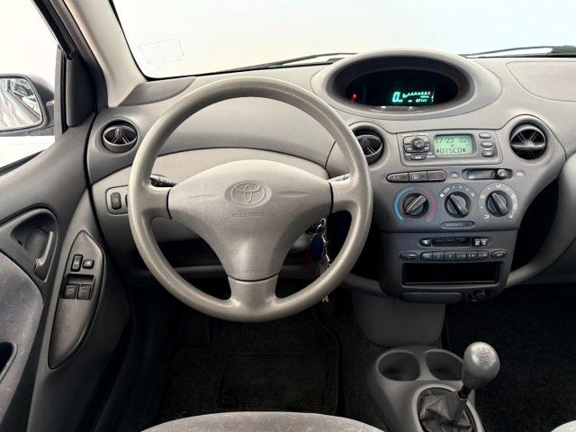 TOYOTA Yaris 1.0i 16V cat 5 porte Sol