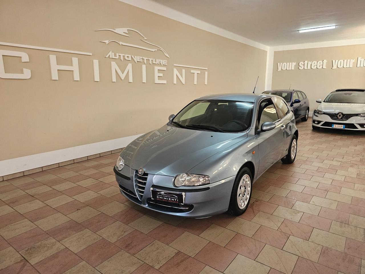 Alfa Romeo 147 1.6i 16V Twin Spark cat 3p. Distinctive