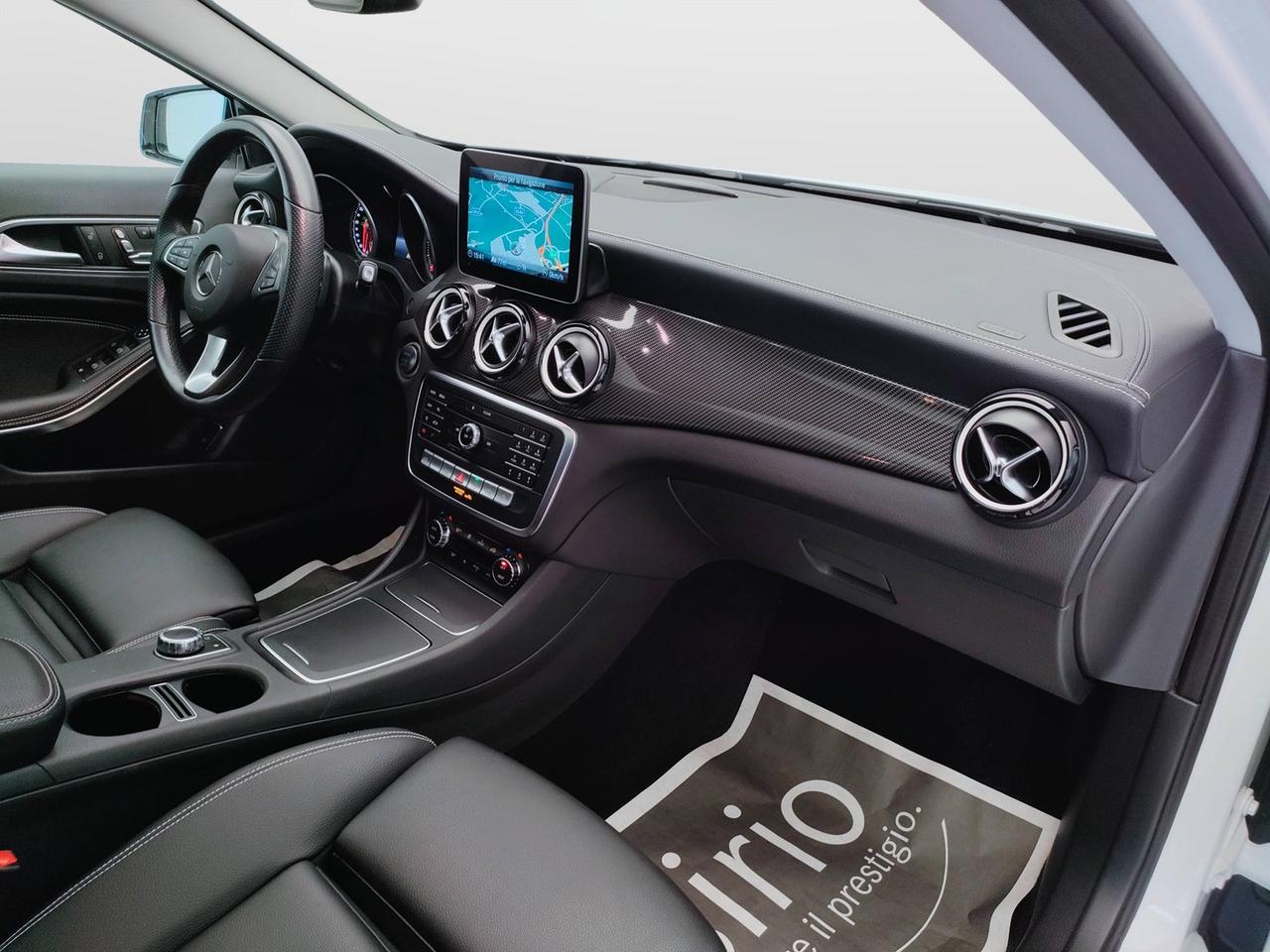 Mercedes-Benz GLA-X156 2017 - GLA 200 d Night Edition 4matic auto