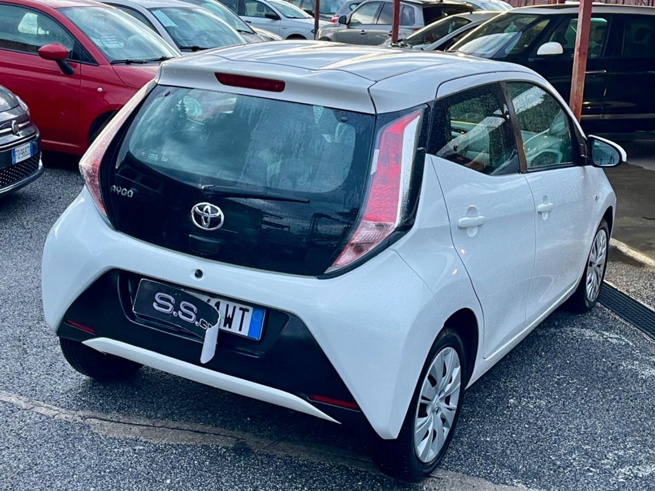 Aygo 1.0 VVT-i 72 CV-unipro-automatica-neopatentati