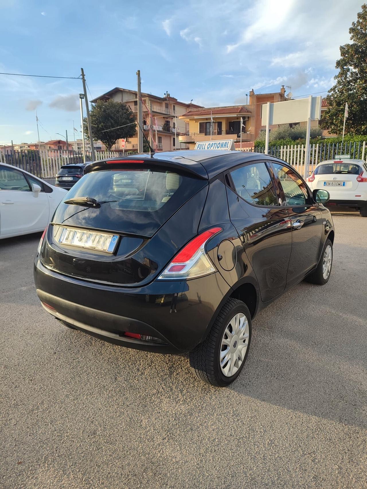 Lancia Ypsilon 0.9 TwinAir 85 CV 5 porte Metano Ecochic Silver