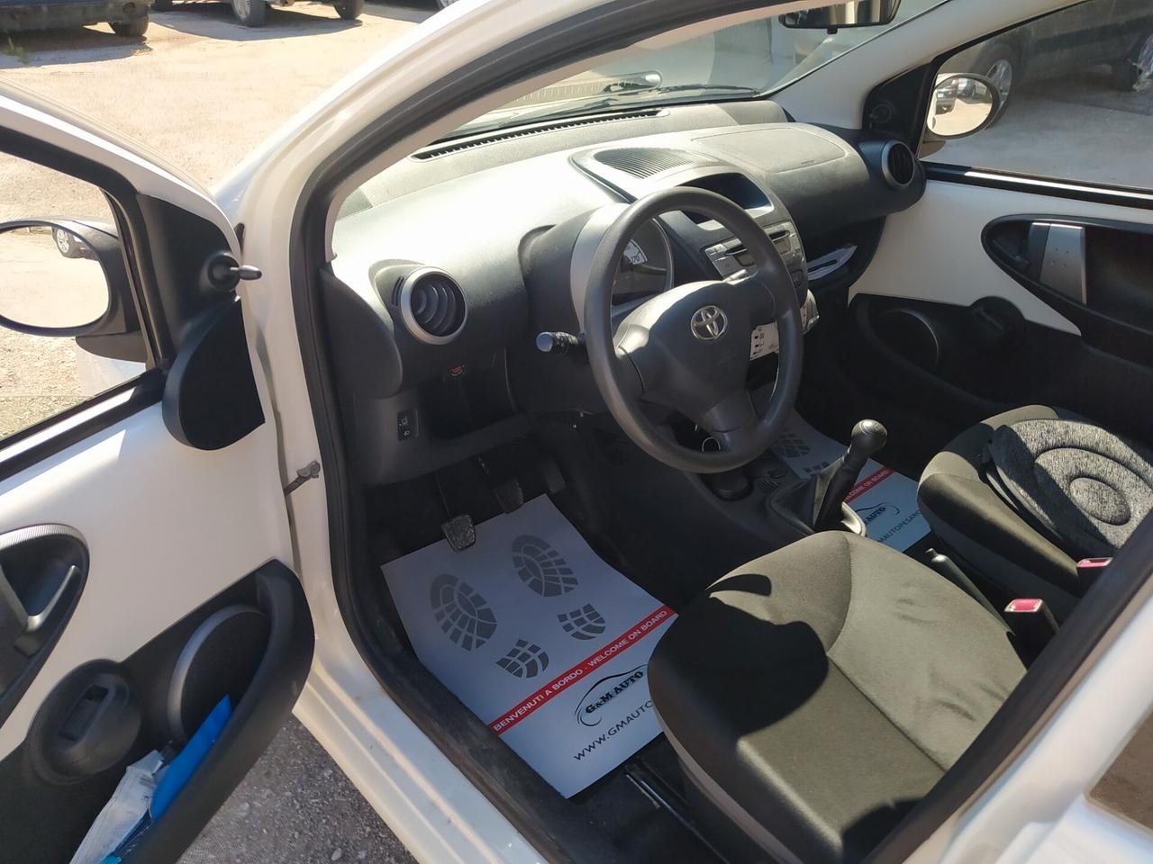 Toyota Aygo 1.0 12V VVT-i 5 porte Active Connect Neopatentati
