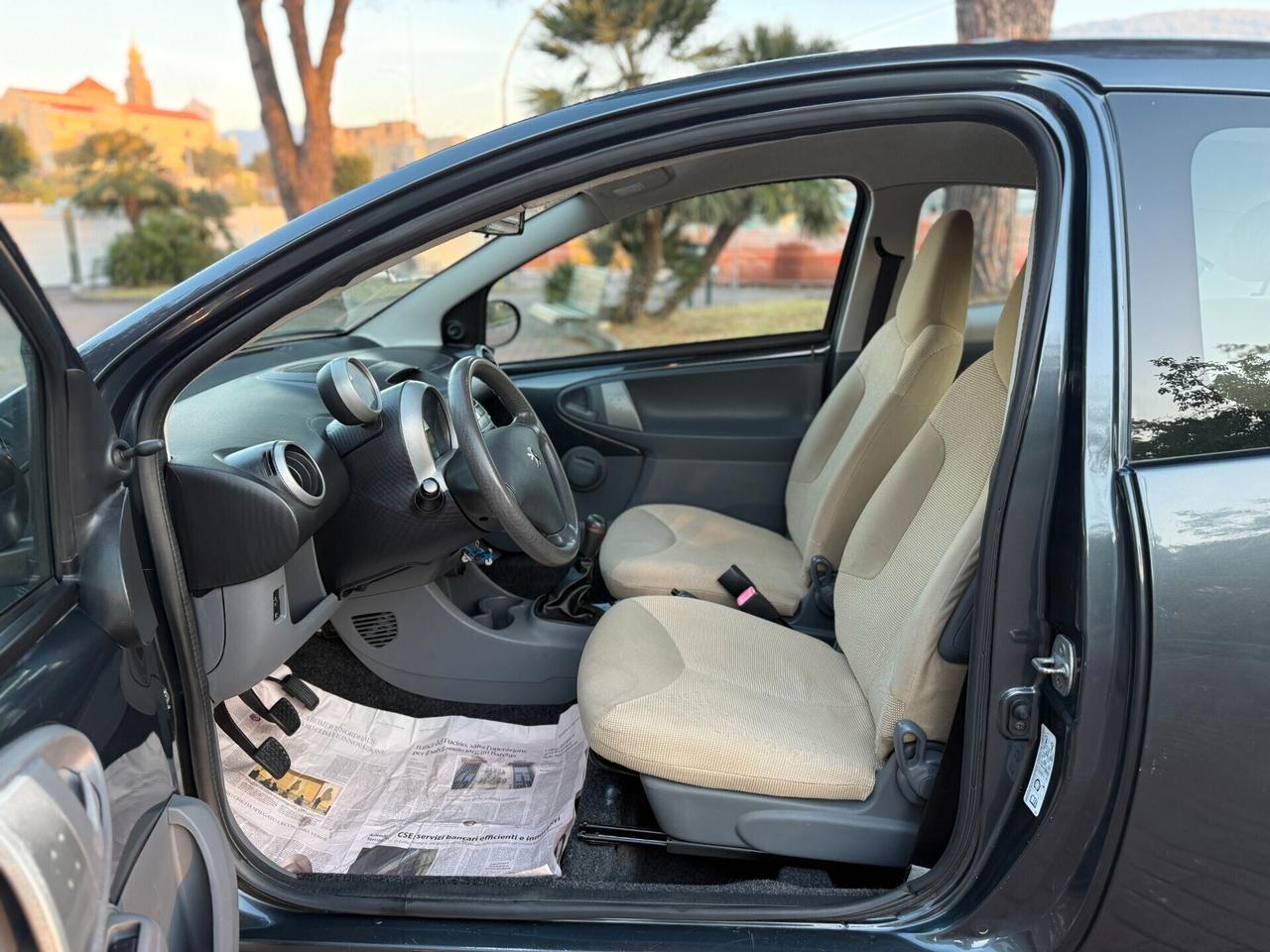 Peugeot 107 1.0 68CV 3p. Sweet Years neopatentati,ottime condizioni