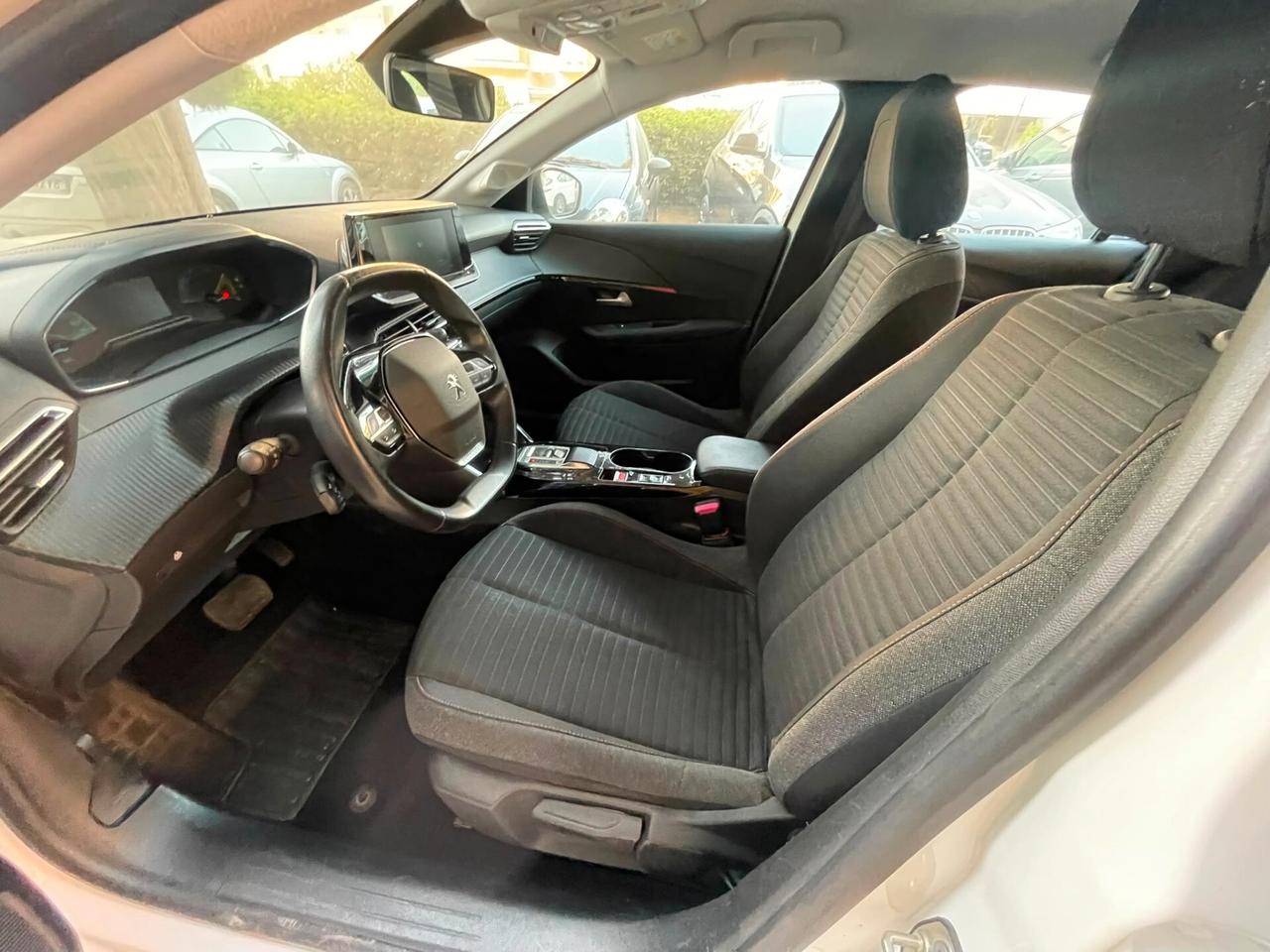 Peugeot 208 motore elettrico 136 CV 5 porte Active