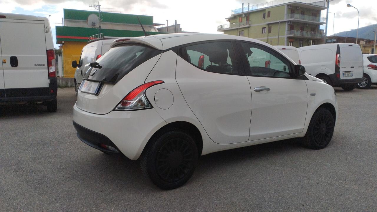 Lancia Ypsilon 1.2 69 CV 5 porte GPL Alberta Ferretti