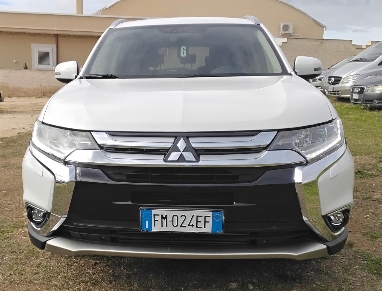 Mitsubishi Outlander 2.2 DI-D 4WD Instyle Plus SDA 7 posti