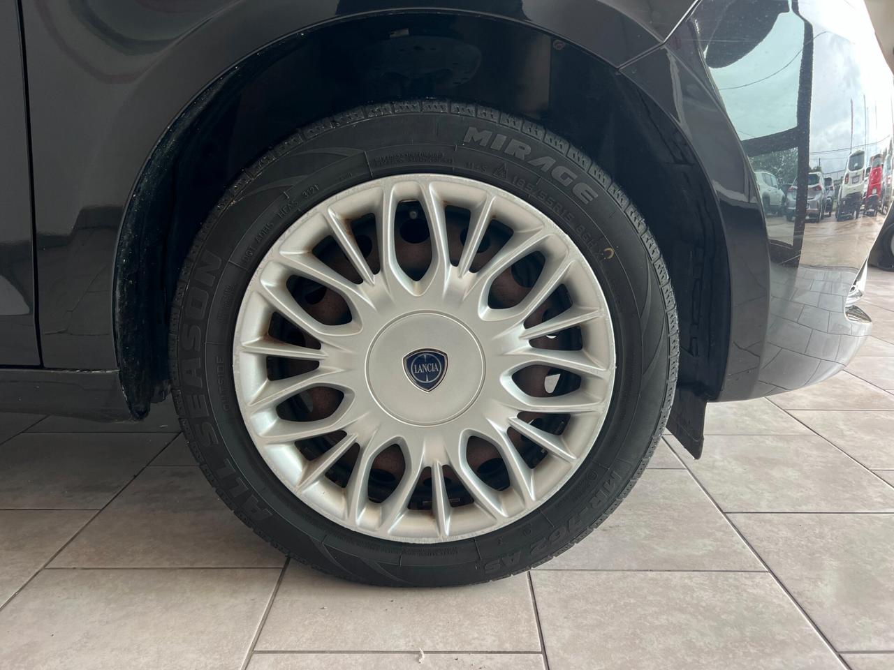 Lancia Ypsilon 1.2 69 CV 5 porte Silver