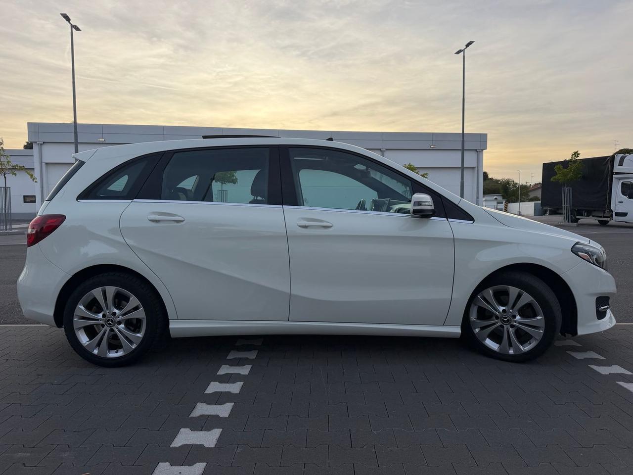 Mercedes-Benz 200 D Sport next #50363