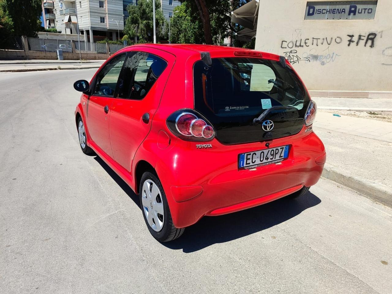 Toyota Aygo 1.0 BENZ 2010!!