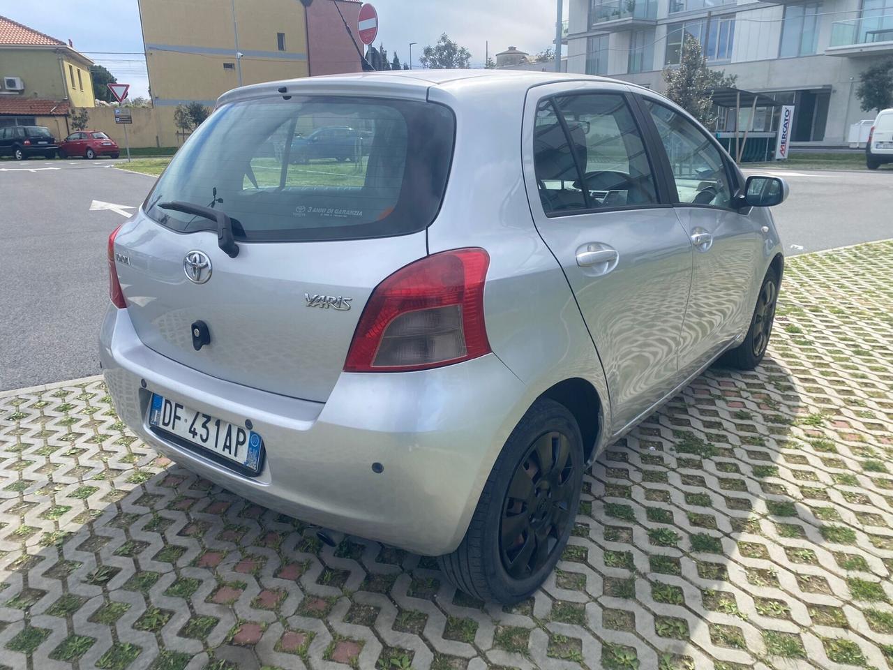 Toyota Yaris 1.0 5 porte Sol