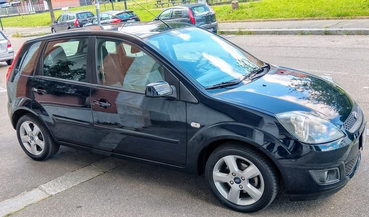 Ford Fiesta 1.2 16V 5p. Ghia KM 68000!!!