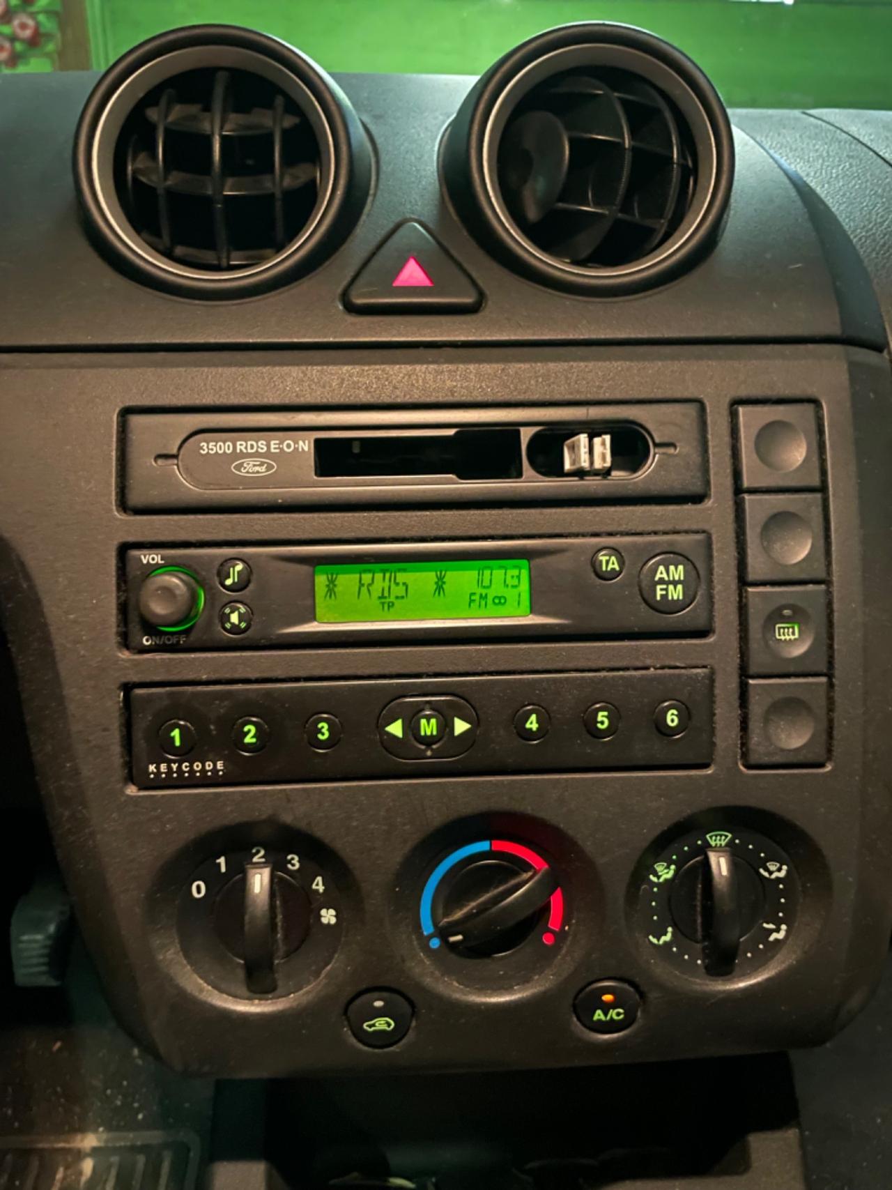 Ford Fiesta 1.4 Neopatentati