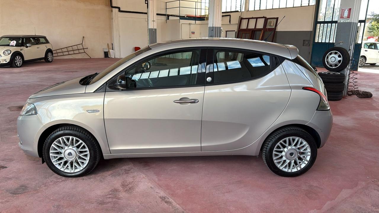 Lancia Ypsilon 1.2 69 CV 5 porte GPL Ecochic Silver