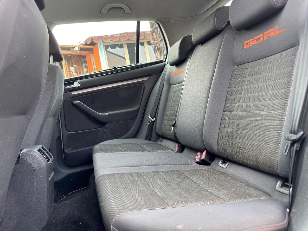 Volkswagen Golf ADATTA A NEOPATENTATI 1.6 16V FSI 5p. Comfortline