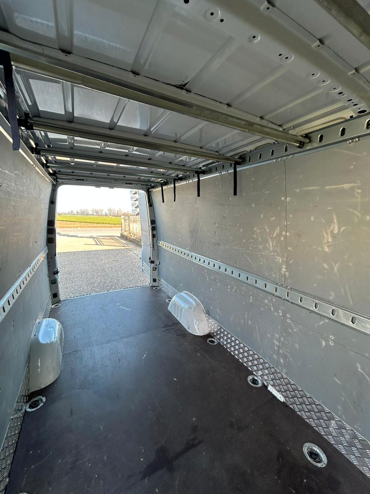 Volkswagen Crafter 35 2.0 TDI 100KW P.L. T.A.