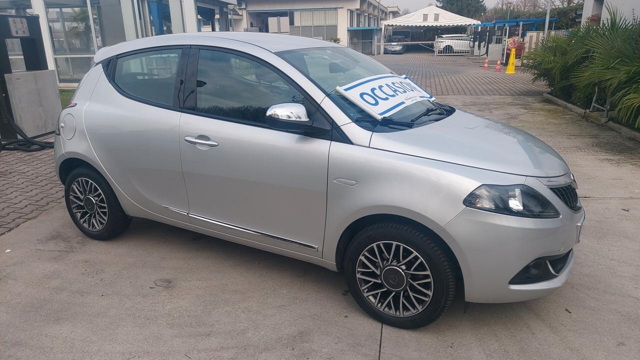 Lancia Ypsilon 1.0 FireFly 5 porte S&S Hybrid Ecochic Gold