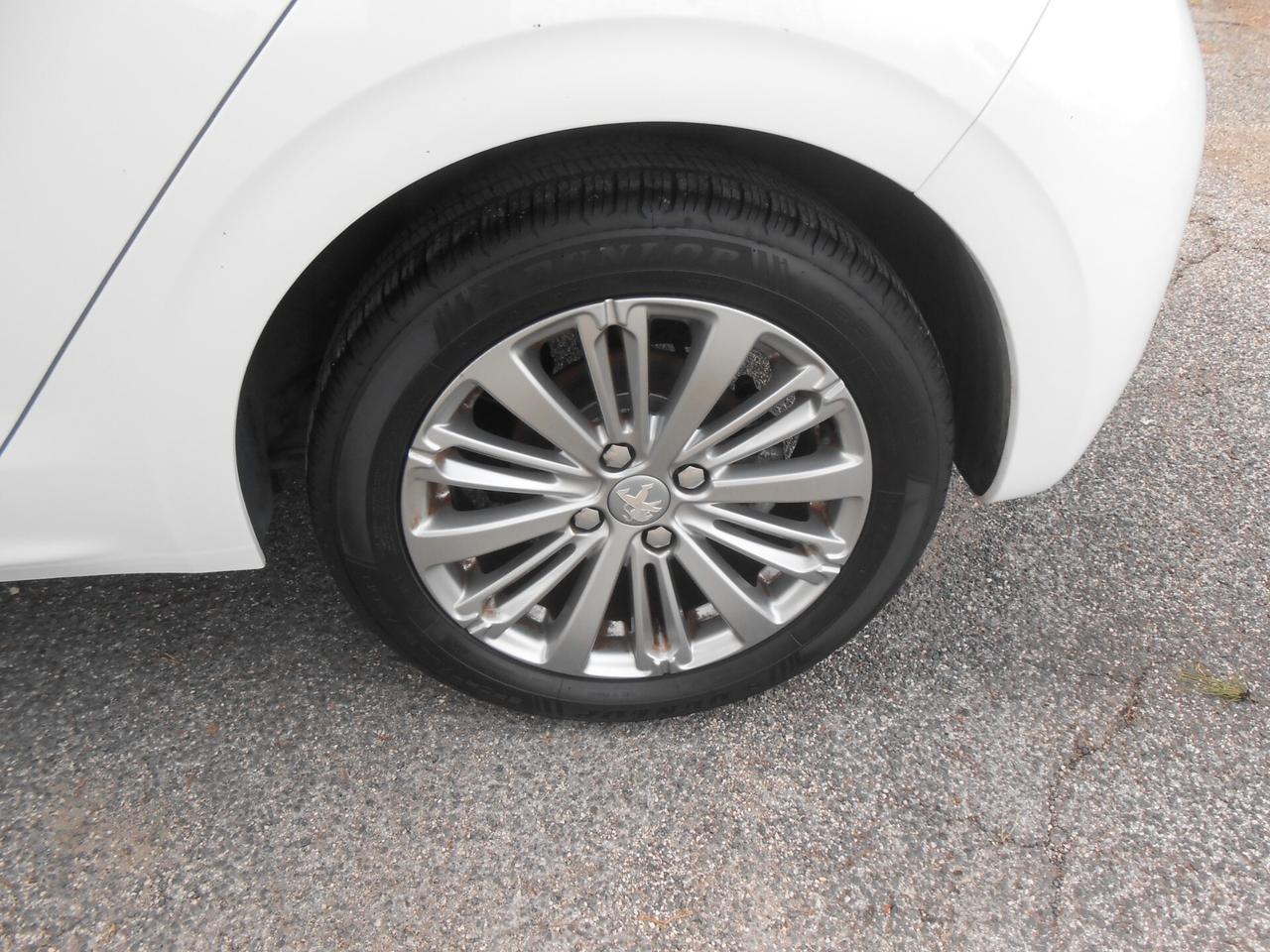 Peugeot 208 BlueHDi 75 5 porte Allure