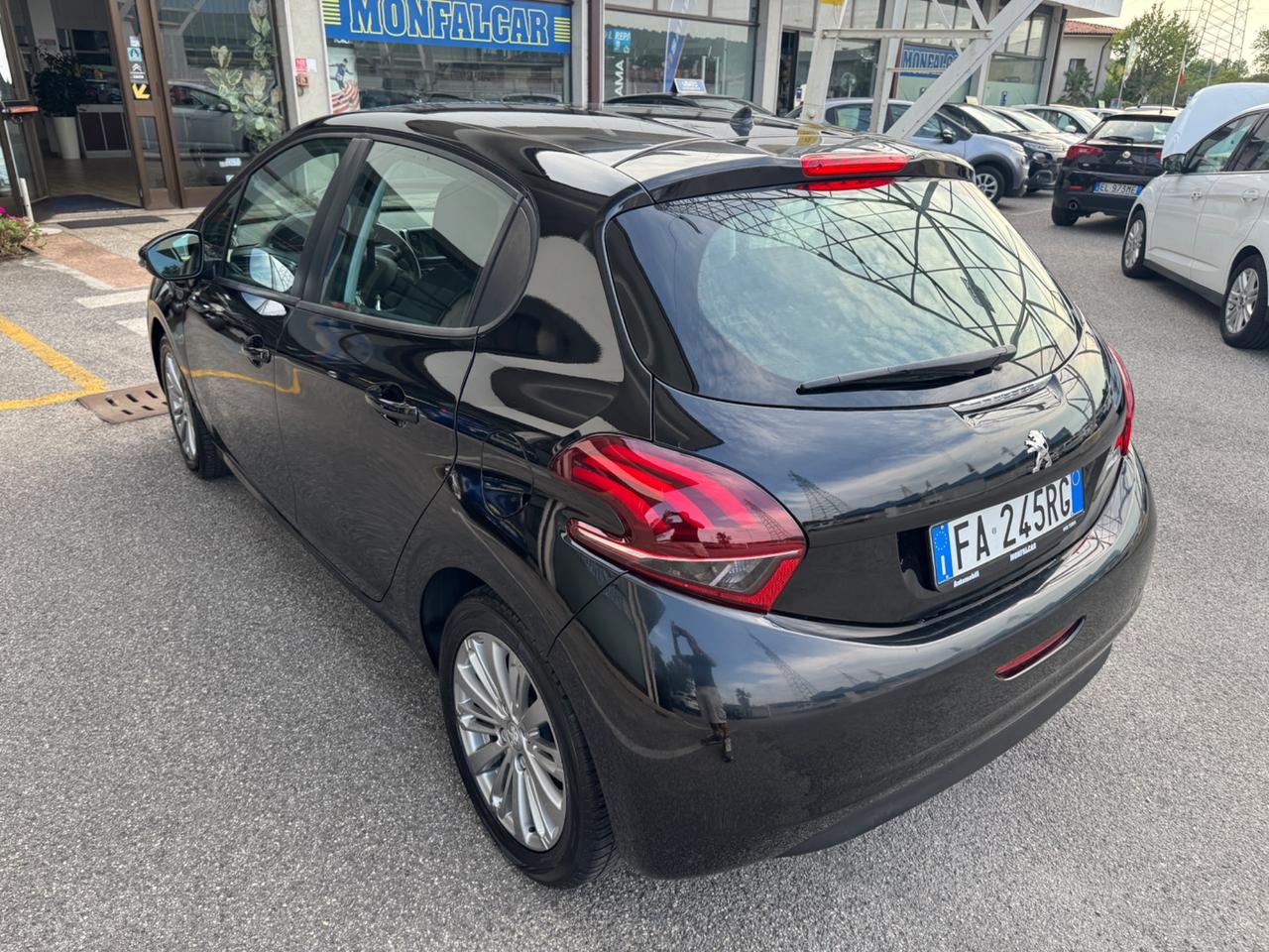 Peugeot 208 2015 5 porte neopatentati