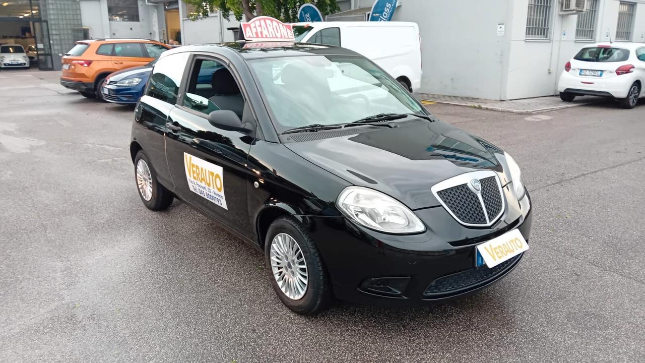 Lancia Ypsilon 1.4 Argento