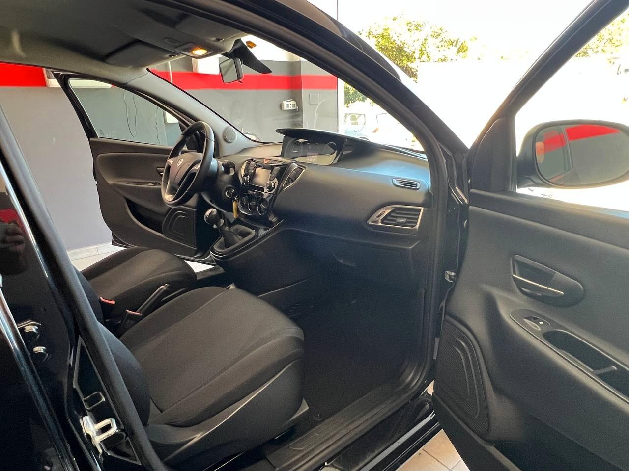Lancia Ypsilon 1.2 69 CV 5 porte Mya