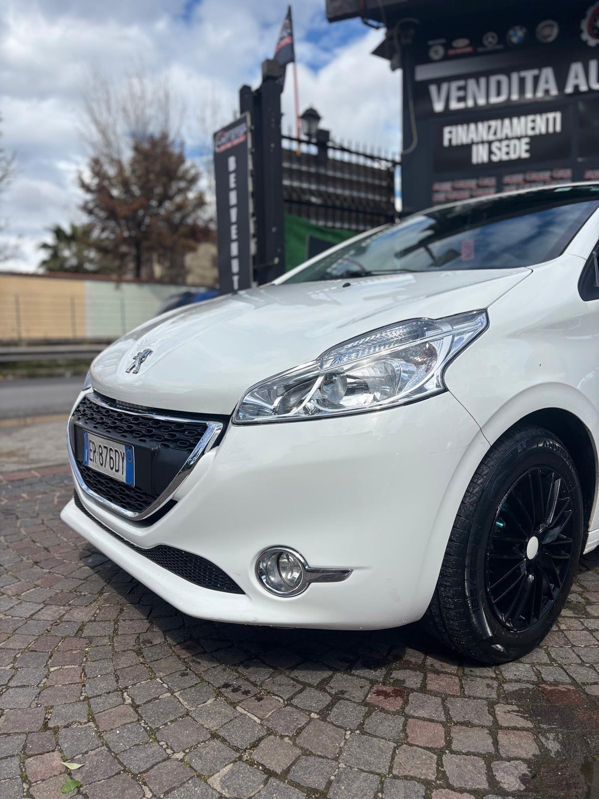 Peugeot 208 1.4 HDi 68 CV 5 porte Allure