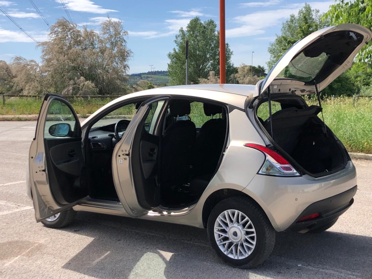 Lancia Ypsilon 0.9 TwinAir 85 CV 5 porte Metano Ecochic Gold