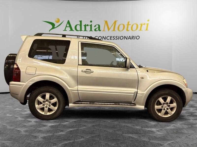 Mitsubishi Pajero 3.2 - 16V DI-D 3p. aut. Intense