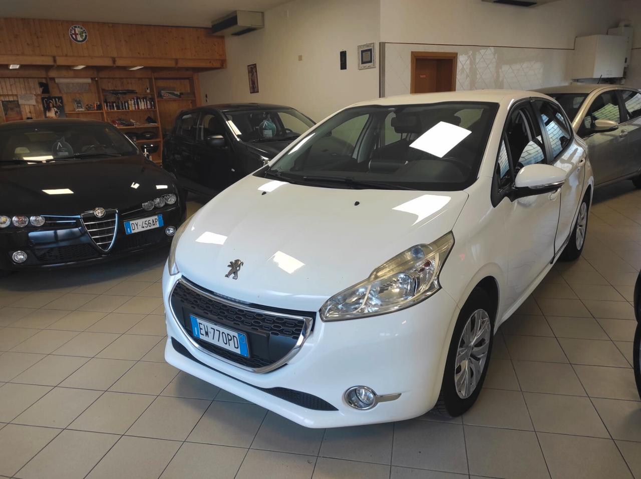 Peugeot 208 1.4 HDi 68 CV 5 porte Allure