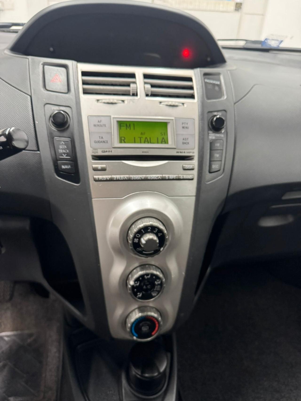 Toyota Yaris 1.0 5 porte Sol