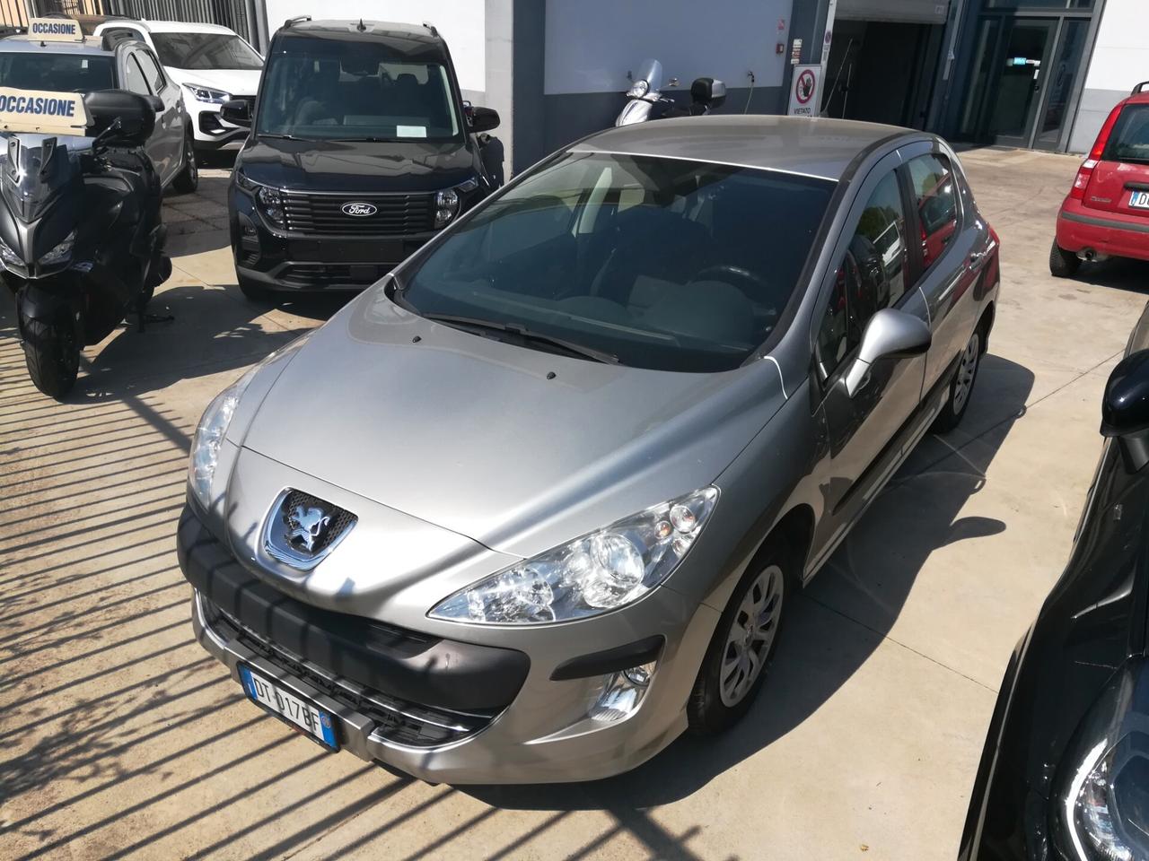 Peugeot 308 1.6 120CV KM 106. 000 BENZINA OK NEOPATENTATI