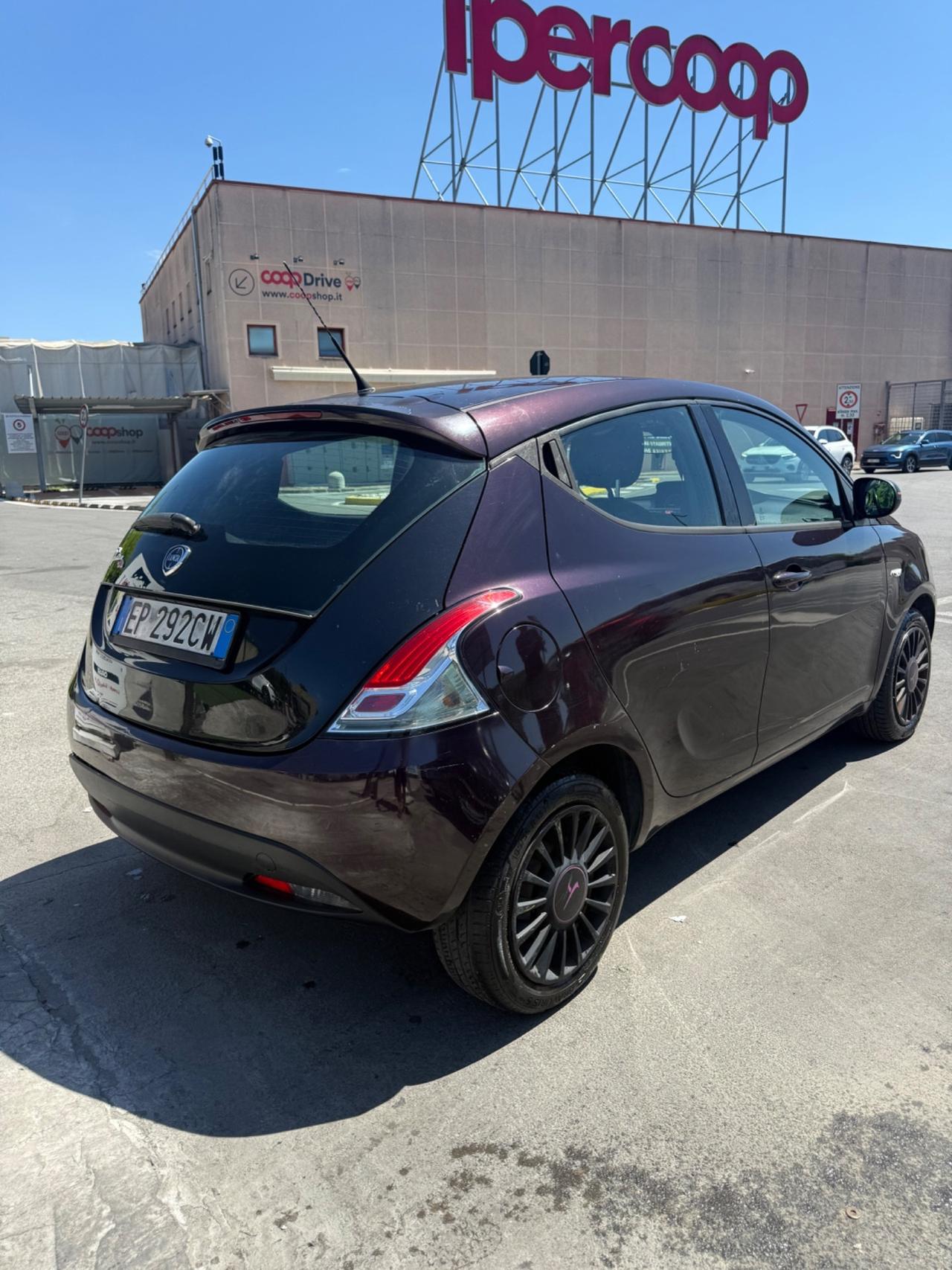 Lancia Ypsilon 1.2 69 CV 5 porte Platinum