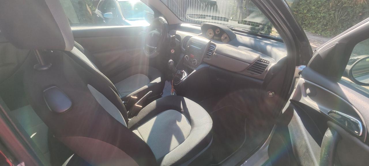 Lancia Ypsilon 1.3 MJT 75 CV Argento