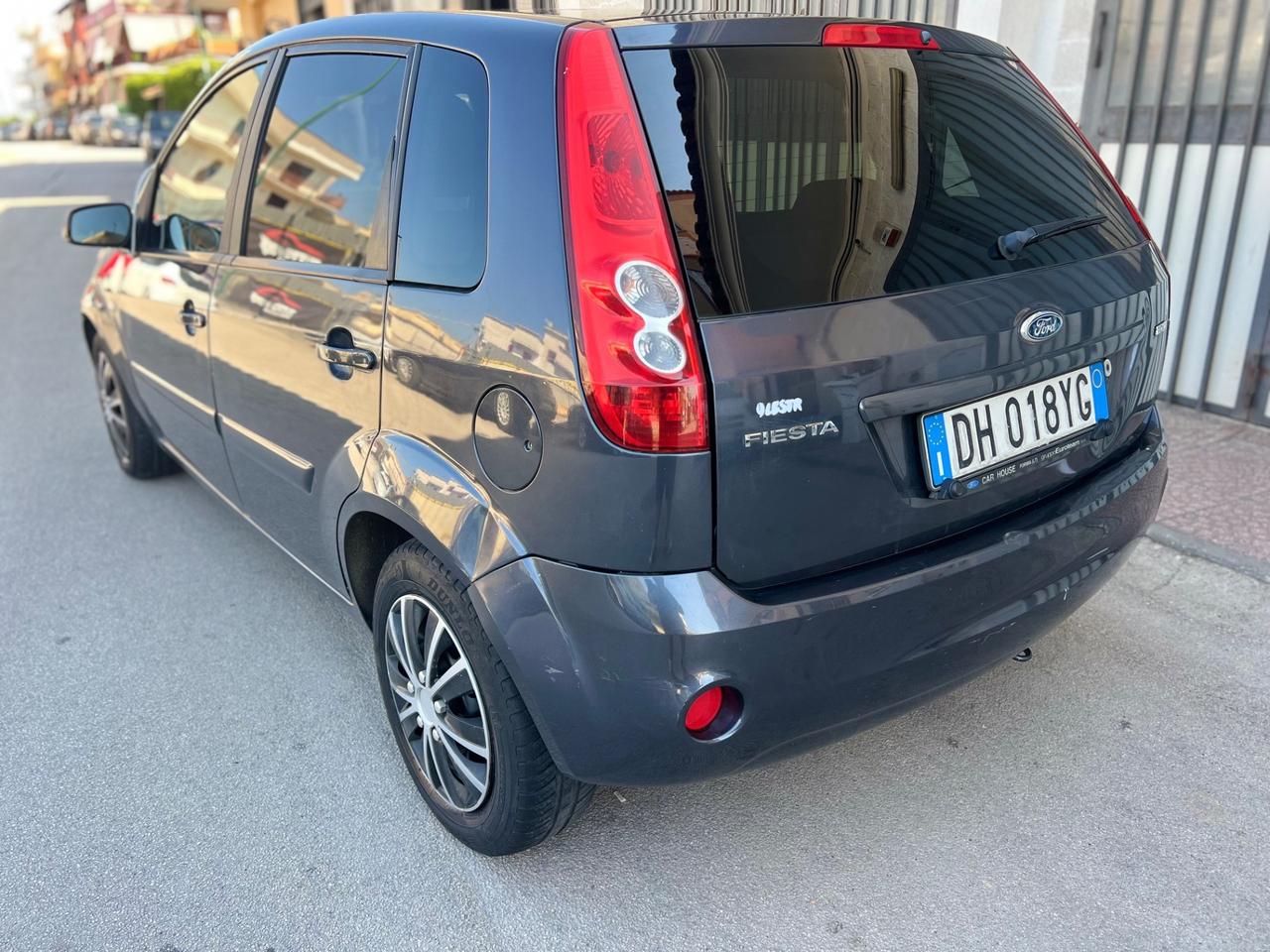Ford Fiesta 1.4 diesel anno 2008 Cambio Automatico 185,000Km