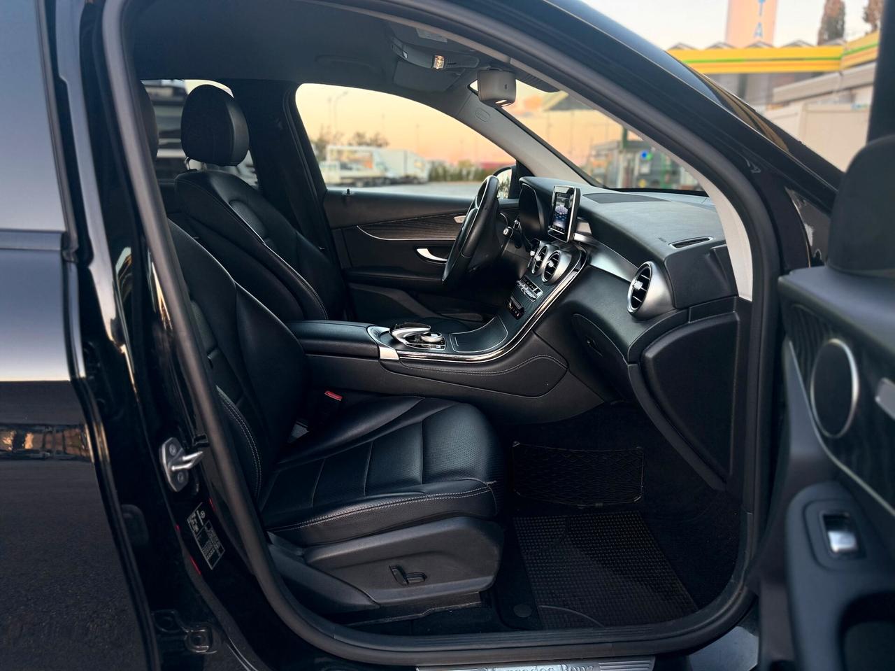 Mercedes-benz GLC 250 d 4Matic Total Black/PEDANE/20"/BELLA