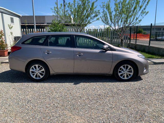 TOYOTA Auris Touring Sports 1.4 D-4D Lounge